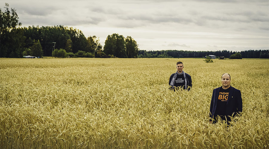 Miko Heinilä, Kyrö Distillery Company’s Distillery Manager and Tero Kankaanpää, Mayor of Isokyrö standing on a rye field.